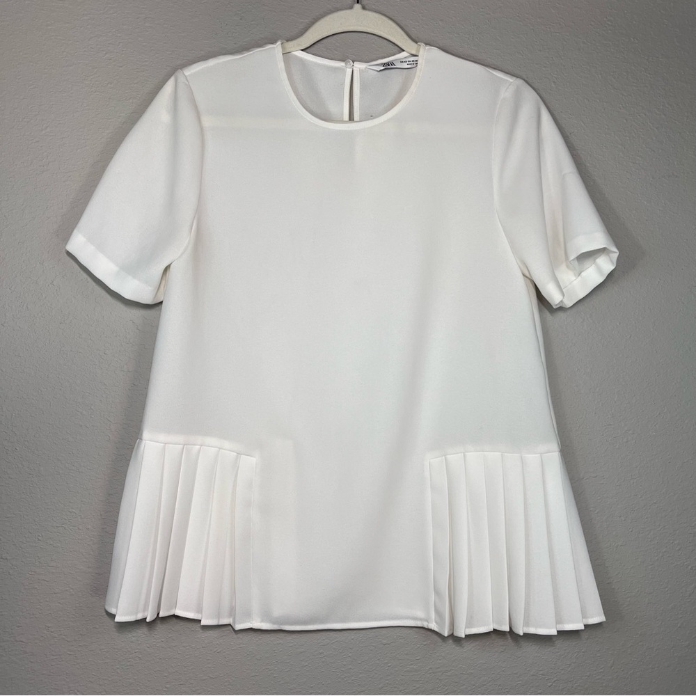Elegant White Pleated Women's Top